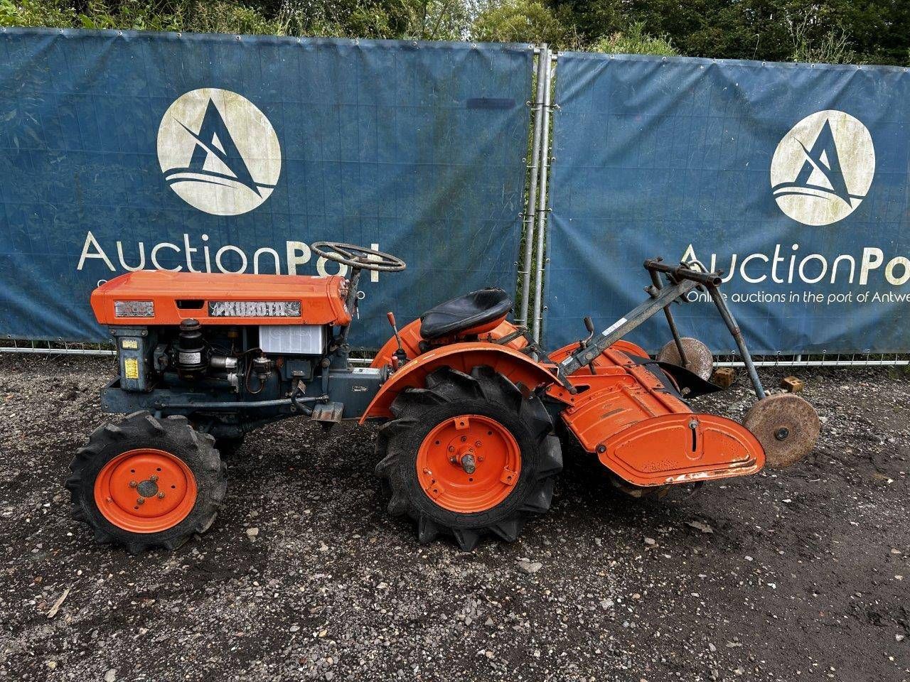 Mini tractor Kubota B6000 Diesel with cultivator
