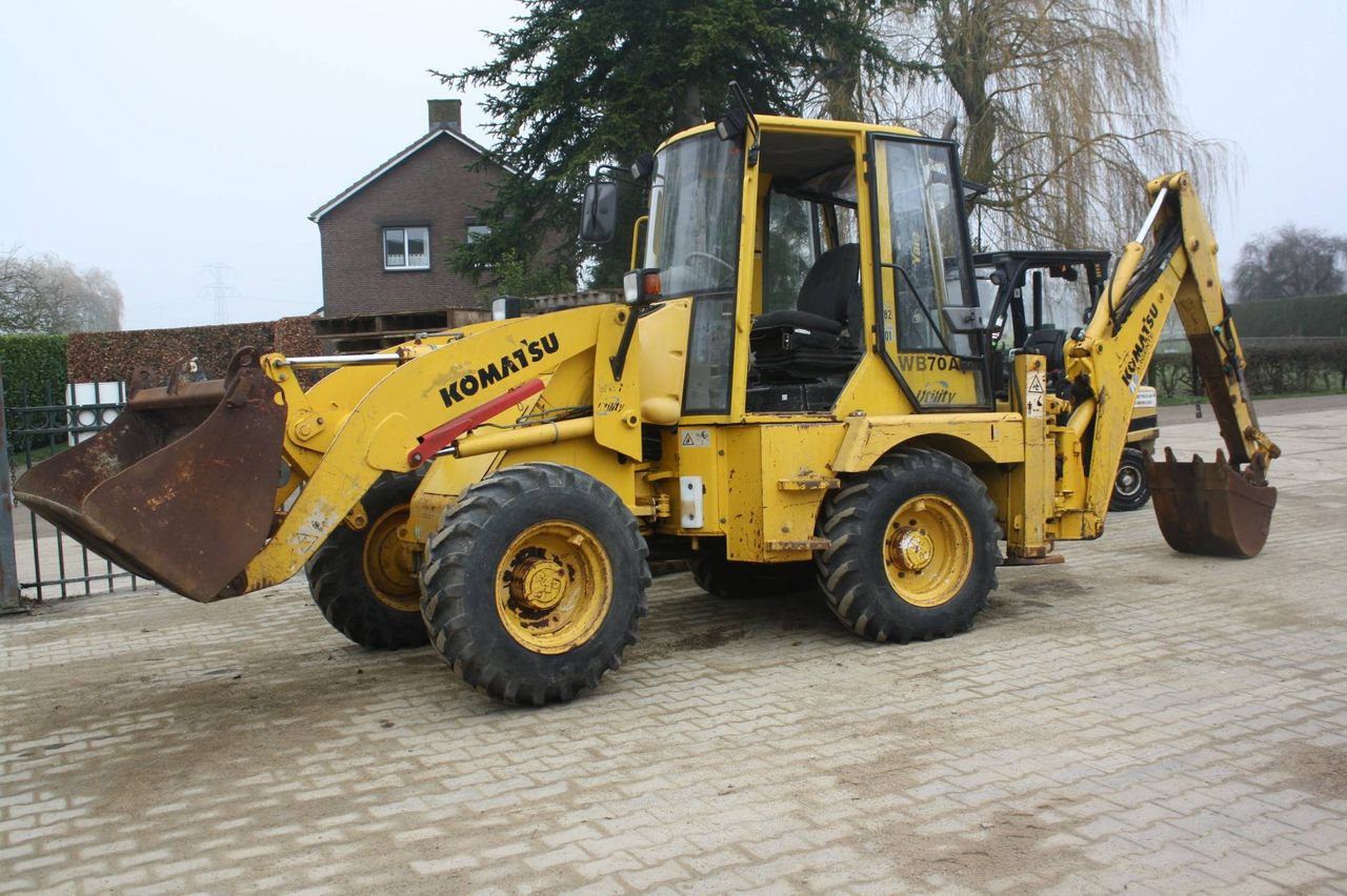 Backhoe loader Komatsu WB70A Diesel 2000