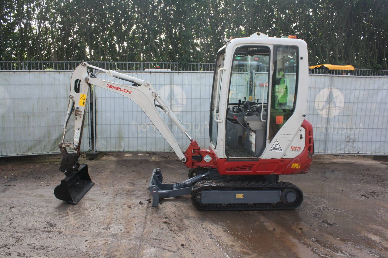 Mini escavadeira Takeuchi TB216 Diesel 11,5kW 2016