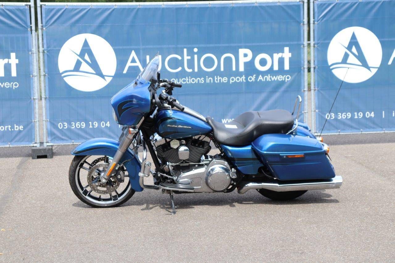 Motorcycle Harley Davidson Street Glide Petrol 2014
