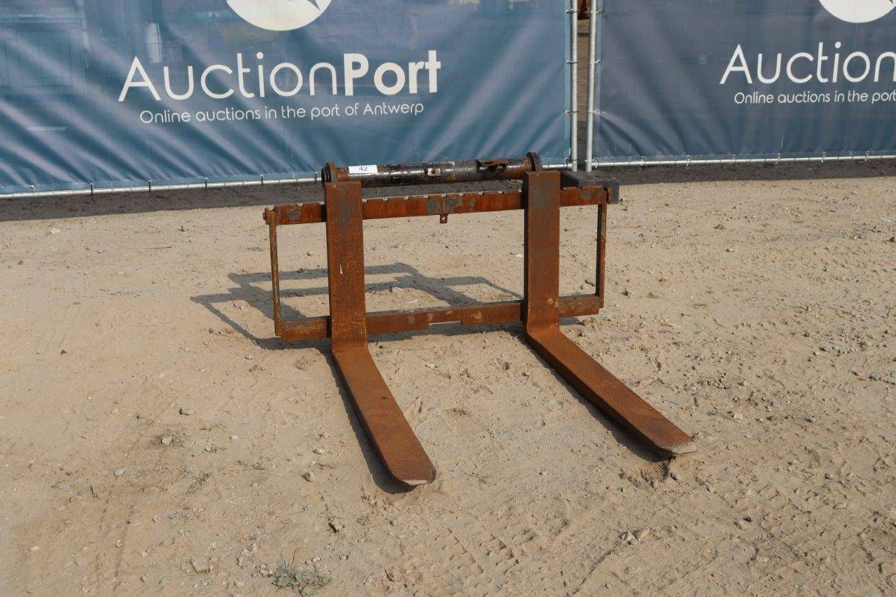 Manitou fork carriage 