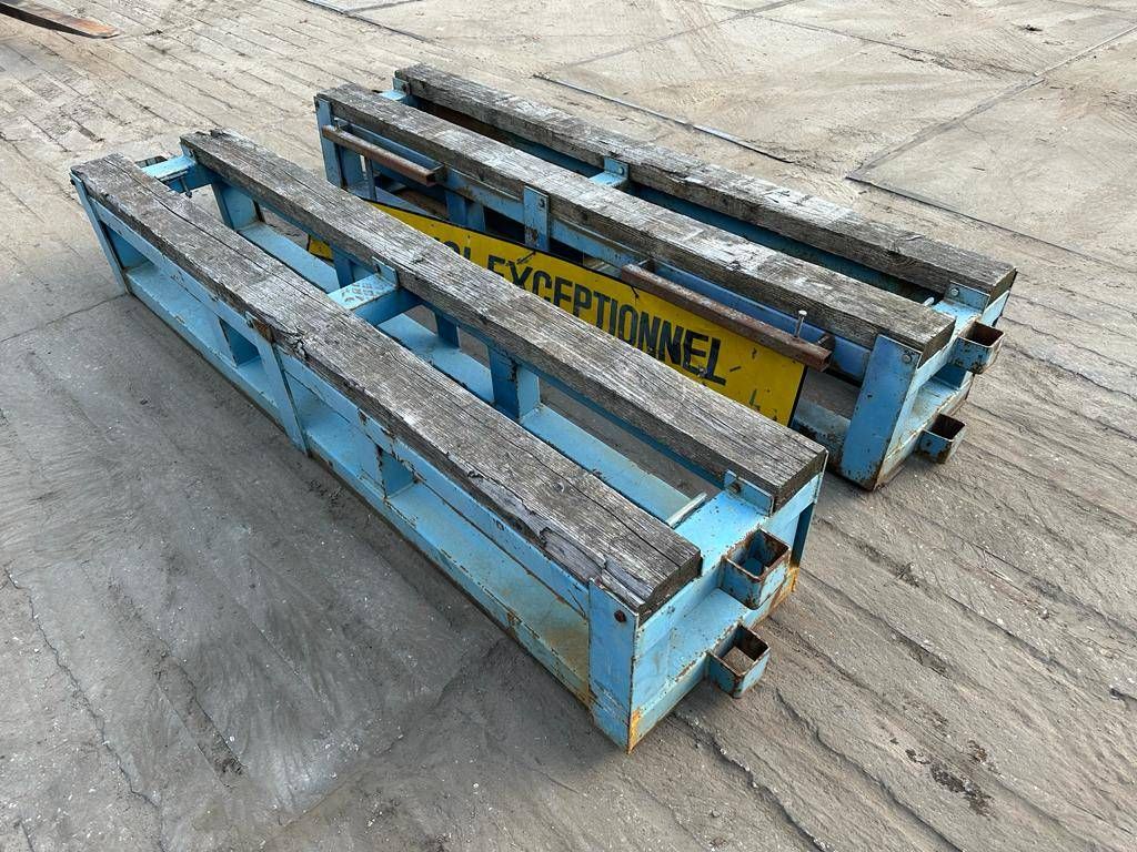 Set of longitudinal blocks