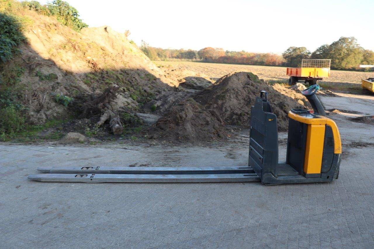 Pallet truck Jungheinrich ECE 225 Electric 2500kg 2014