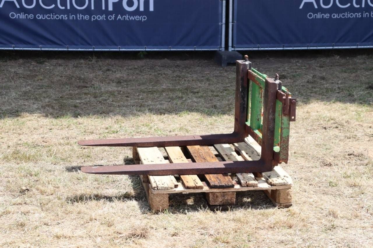 Pallet forks for Avant