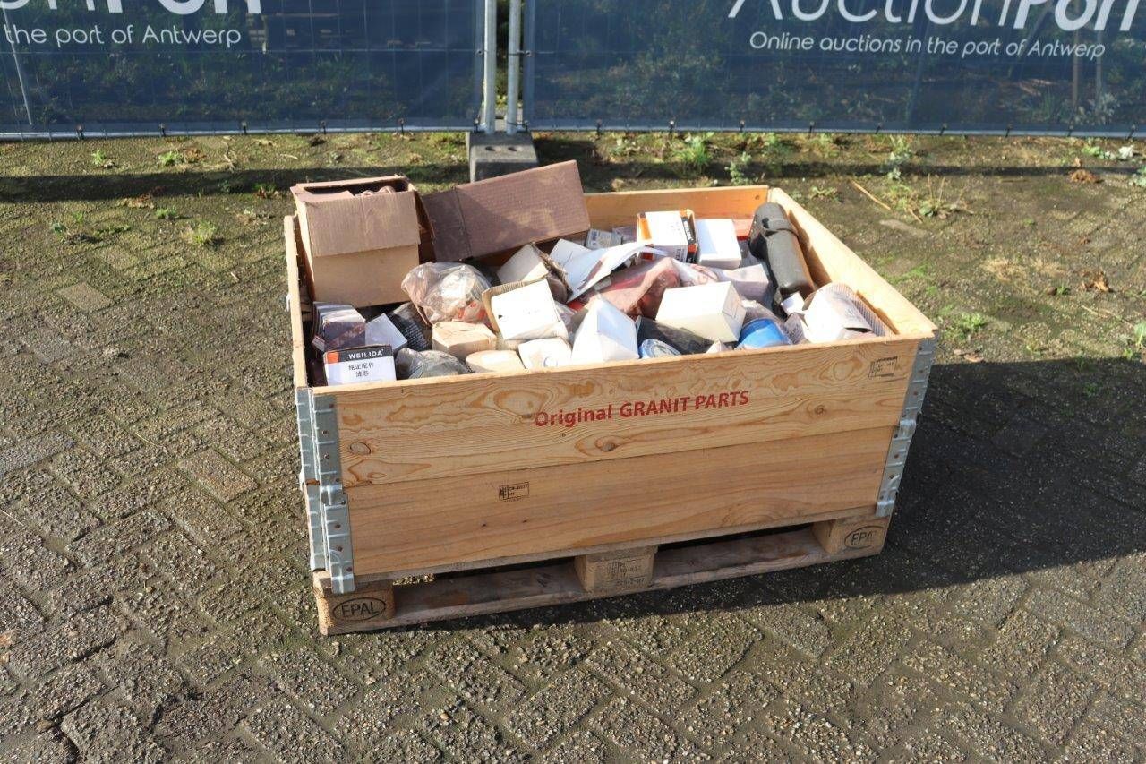 Pallet full of oil/hydraulics and air filters suitable for various tractors and shovels