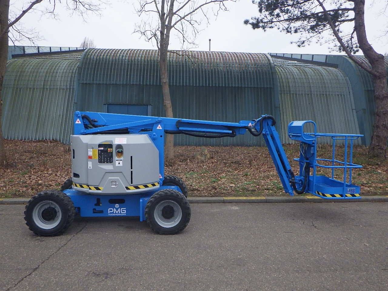 Articulating telescopic boom lift Genie Z-34/22RT Diesel 12.62m 2013