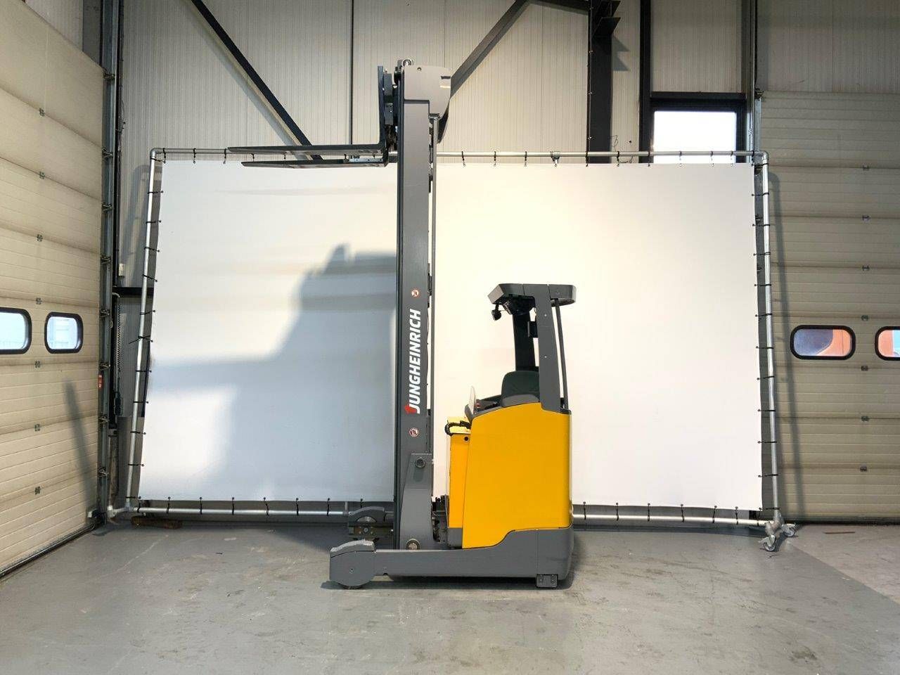 Reach truck Jungheinrich ETV318 Electric 1800kg 9.62m 2015