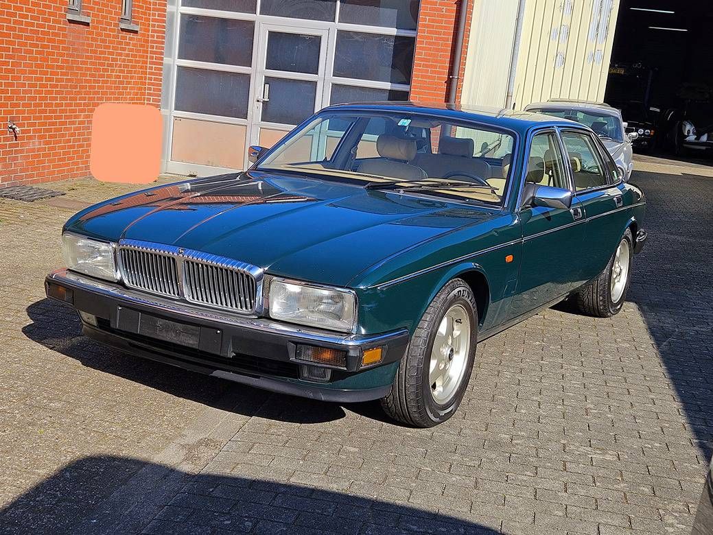 Daimler 4.0 Petrol 1994 (Margin)