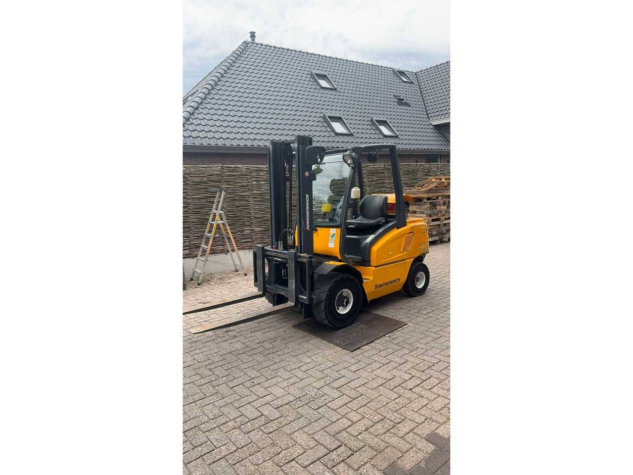 Forklift Jungheinrich TFG30S LPG 3000kg 1.2m (Margin)