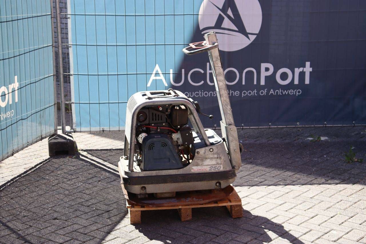 Piastra vibrante Yanmar SWEPAC FB 250 Diesel 2013