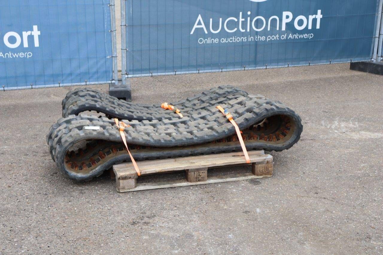 Lot of Bobcat caterpillars, 4 pieces