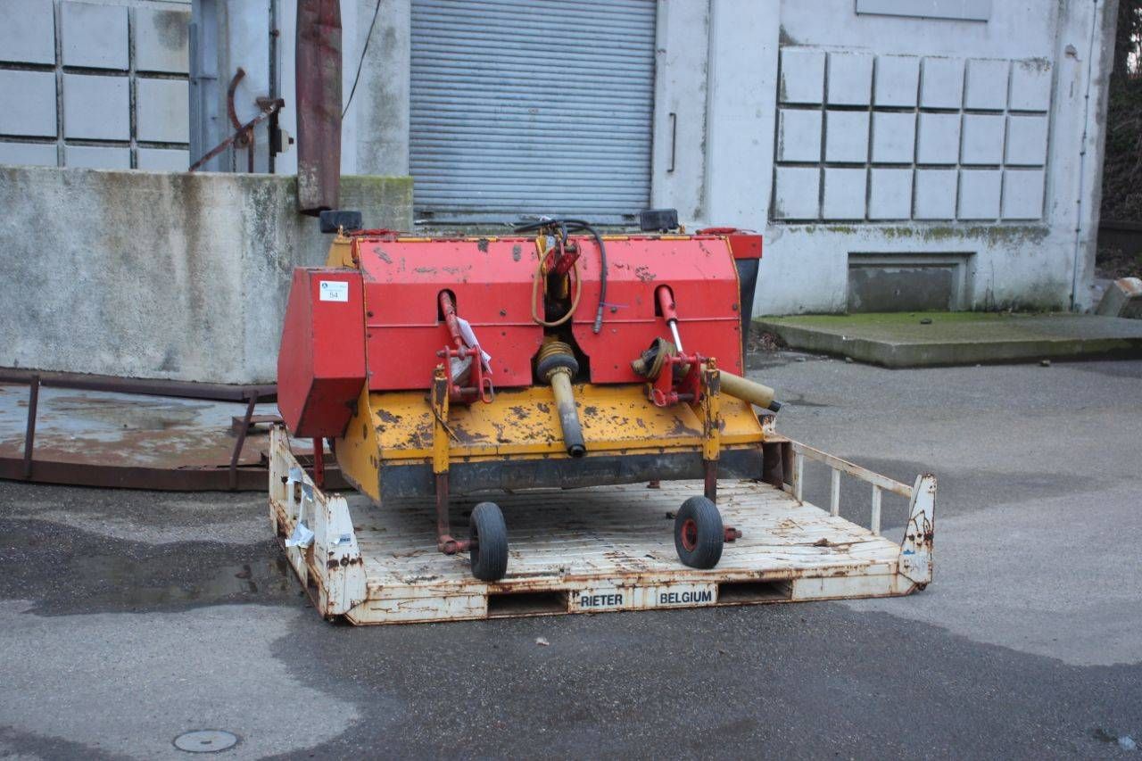 Onion harvester