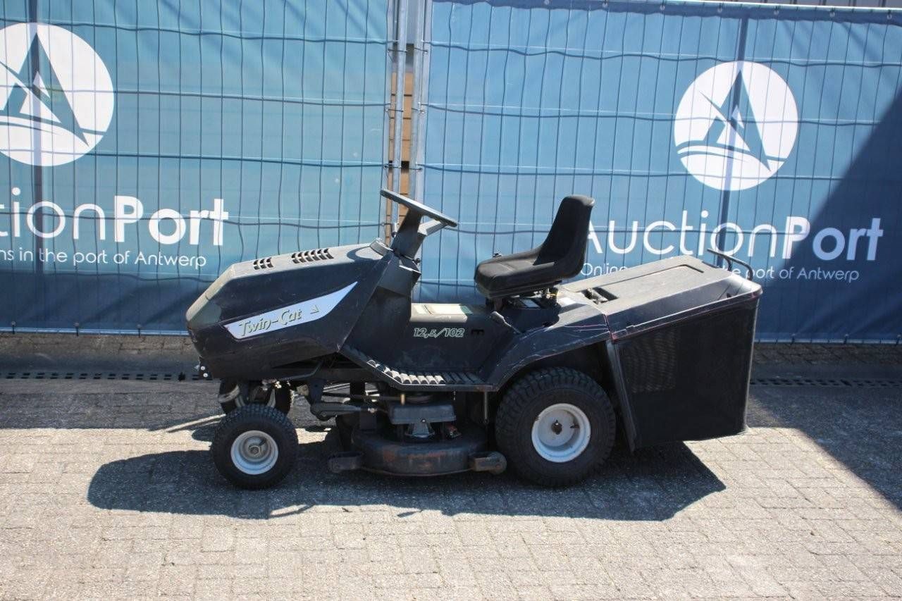 RD Twin-Cut 12.5/102 Petrol Riding Mower