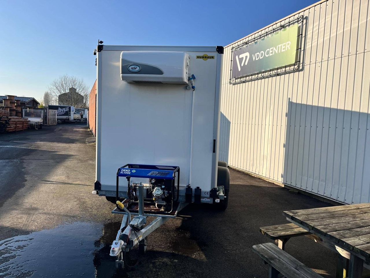 Refrigerated truck with Humbaur generator