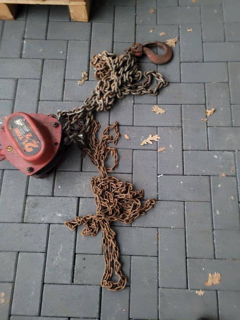 Chain hoist Mennens 3000kg 2001