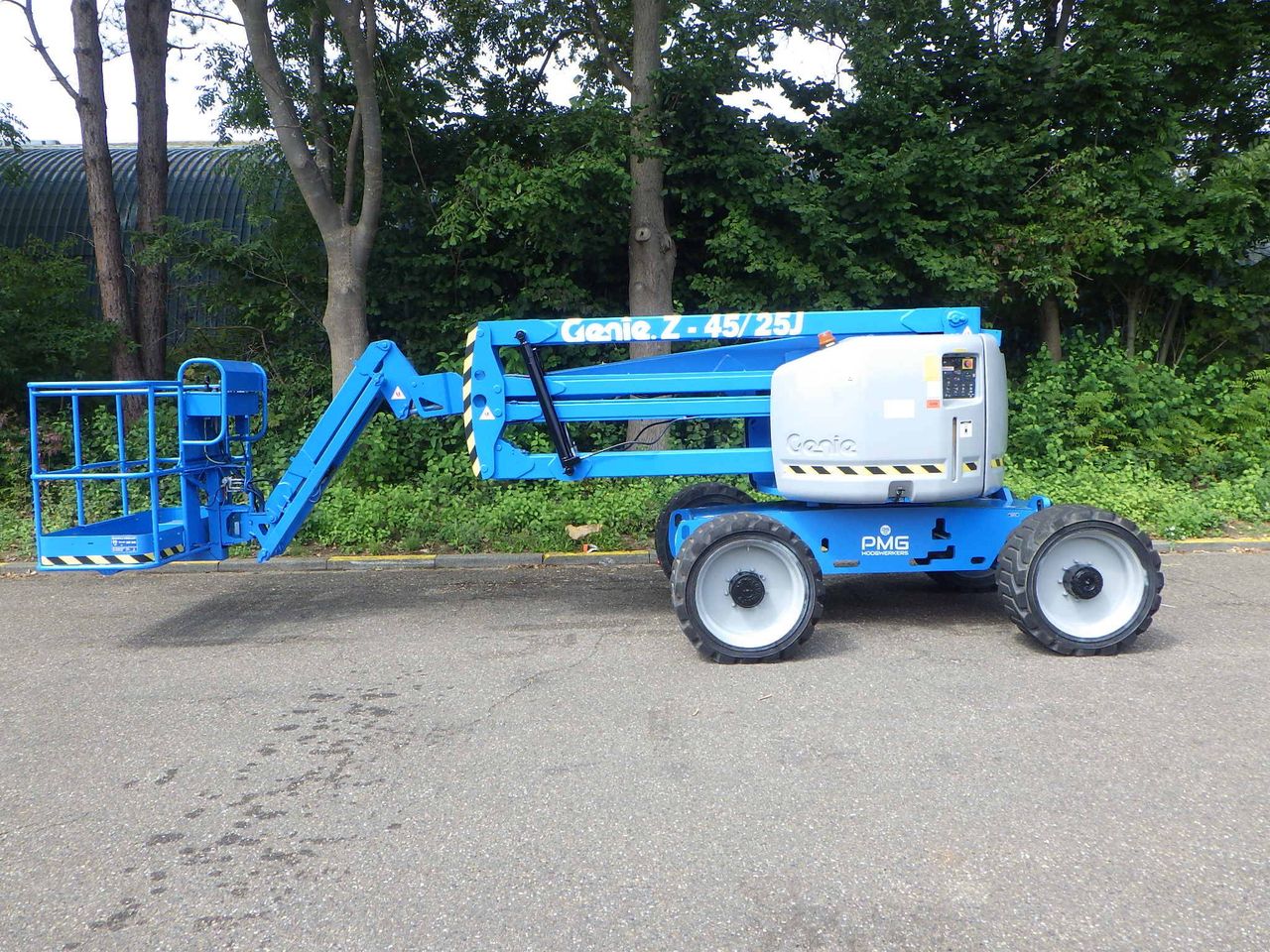 Articulating telescopic boom lift Genie Z-45/25J RT 16.05m Diesel 2011