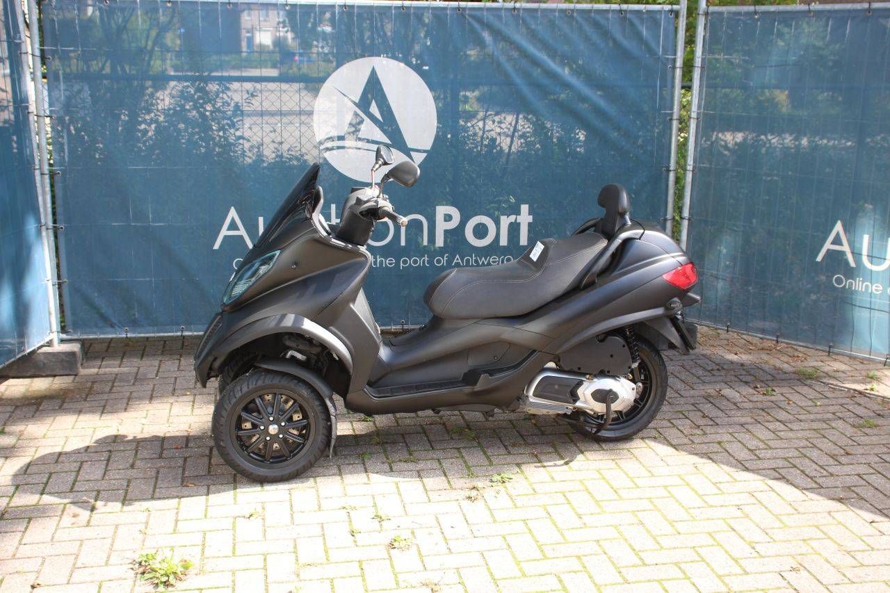 Scooter Piaggio M64 Petrol 22hp 2010