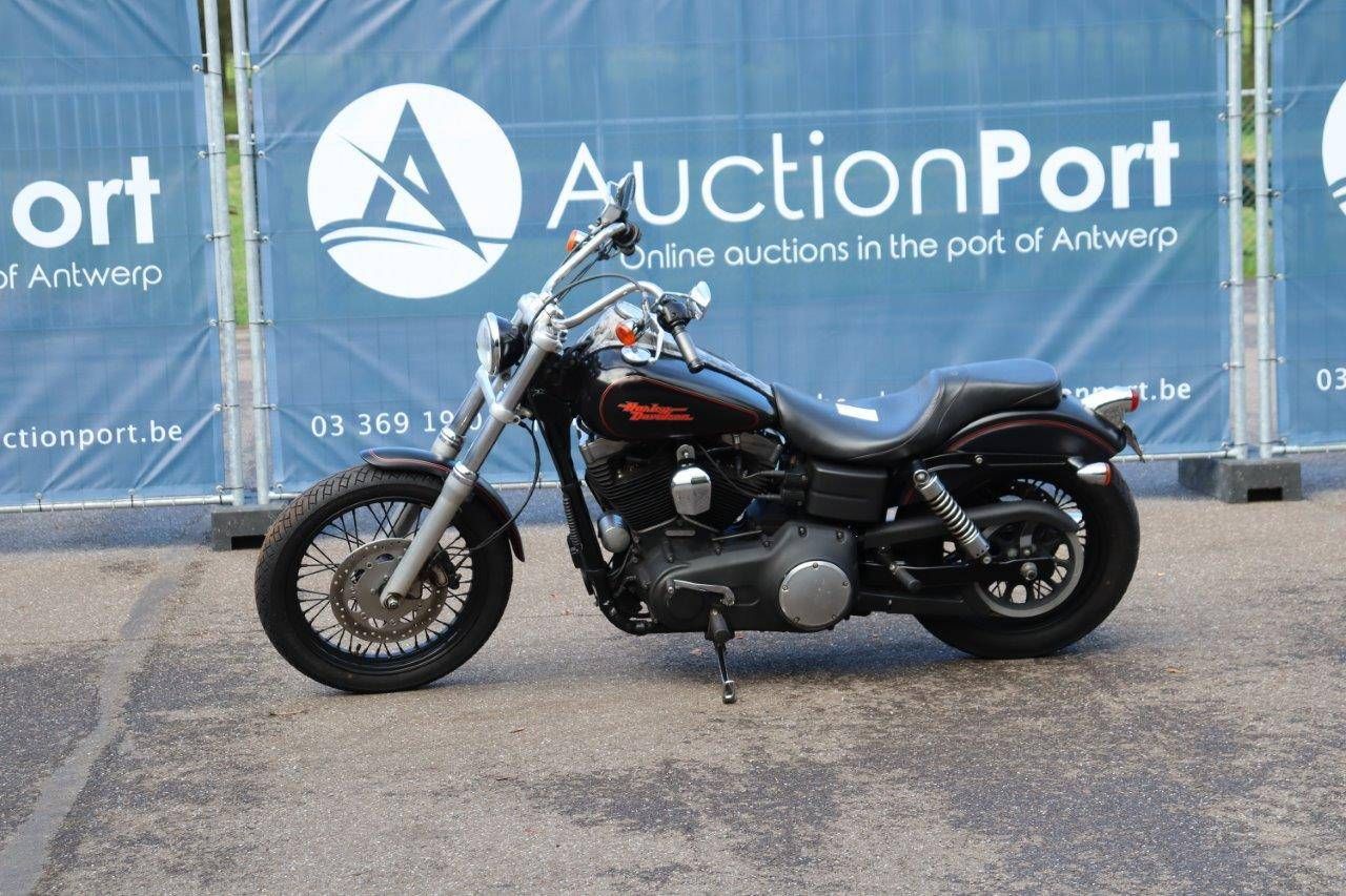 Motorcycle Harley-Davidson Street Bob Petrol 2011