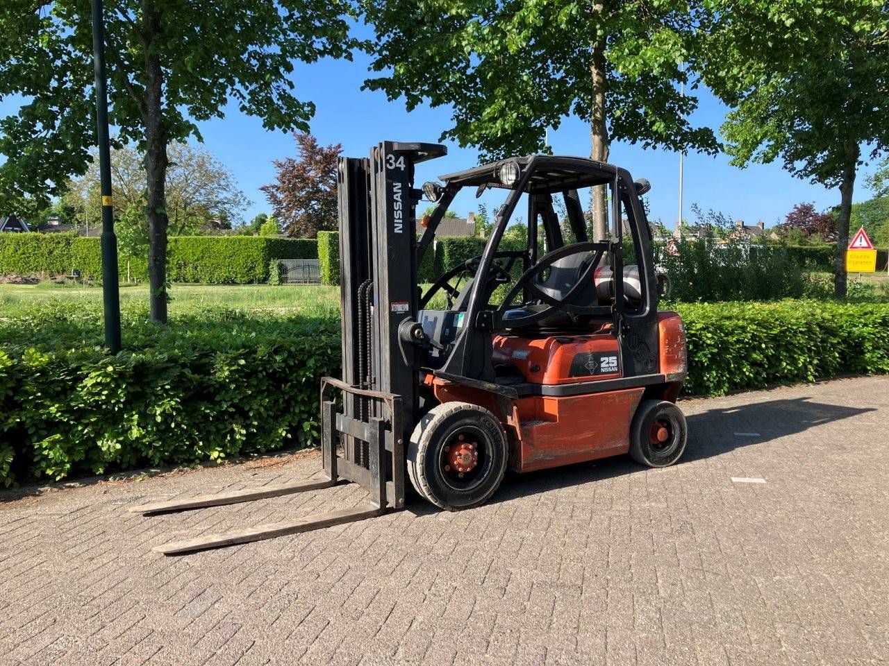 Forklift Nissan UD02A25PQ LPG 2500kg 2004