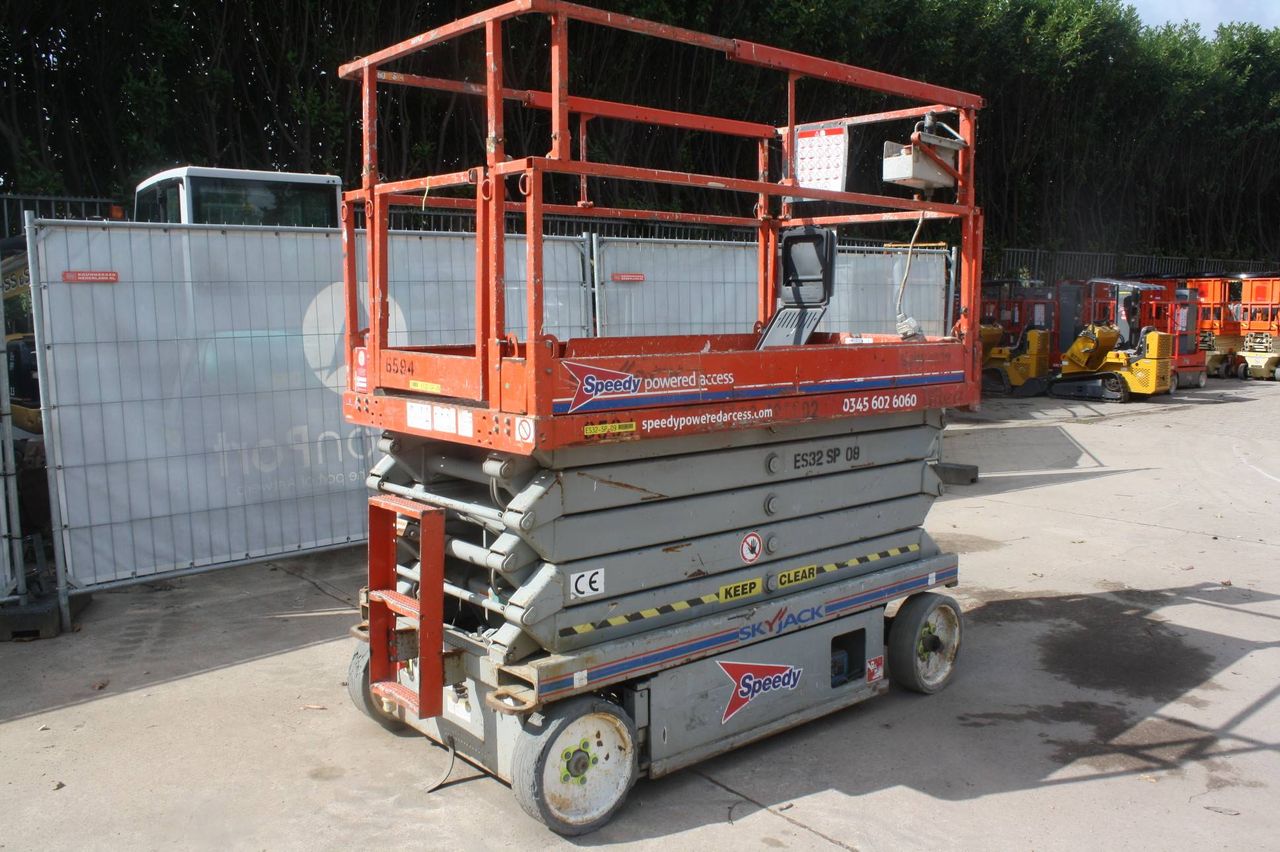 Scissor Lift Skyjack SJ III - 4632 Electric 11.75m 2010