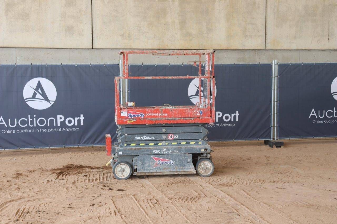 Scissor lift Skyjack SJIII 3219 Electric 7.8m
