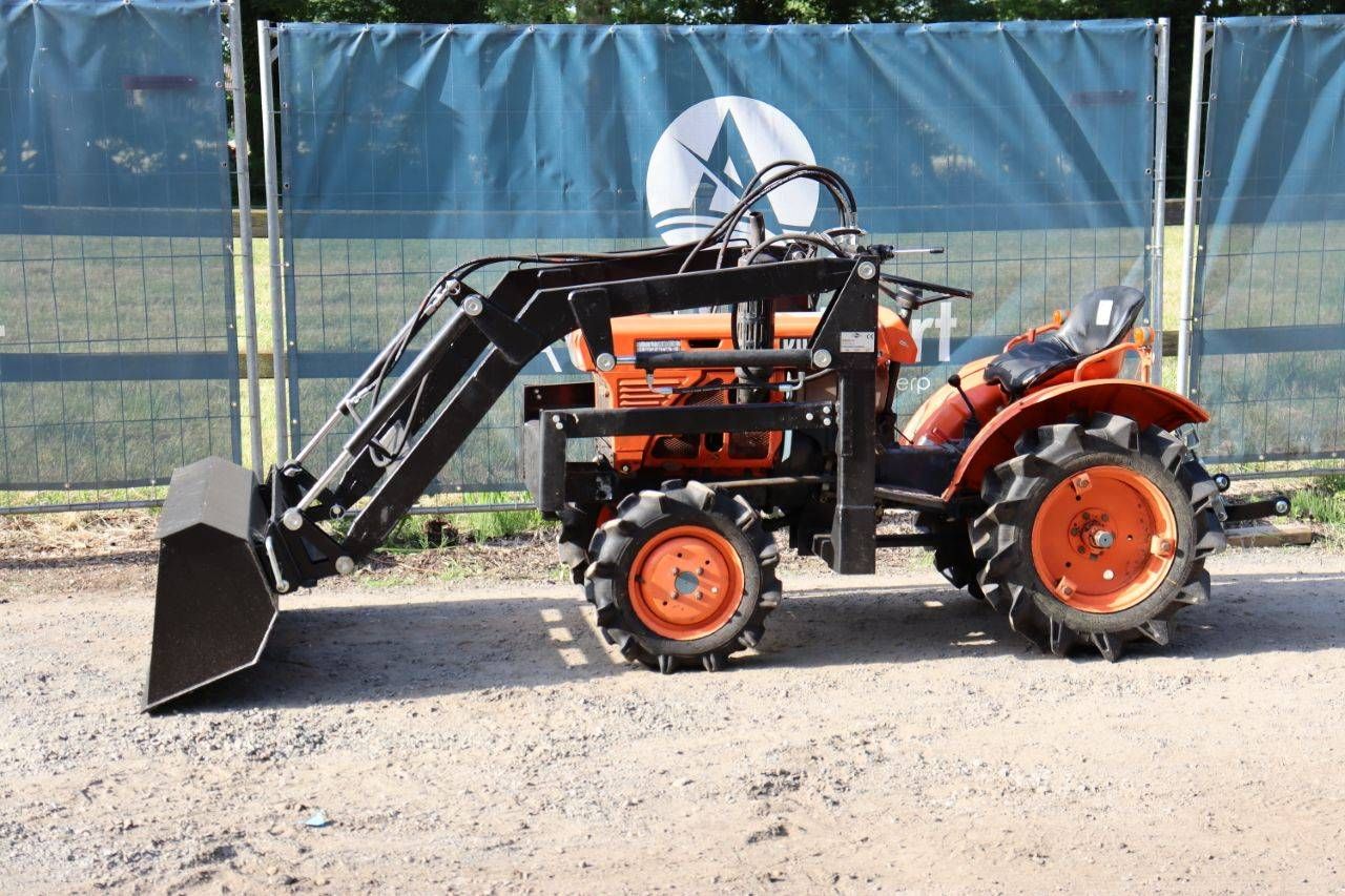 Kubota B7001 Mini Tractor Diesel 14 hp with front loader