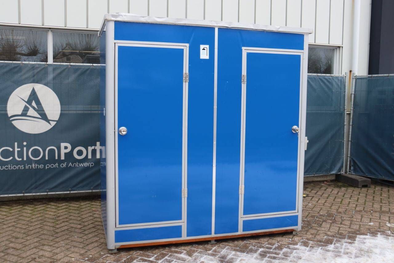 Double toilet and shower cabin New