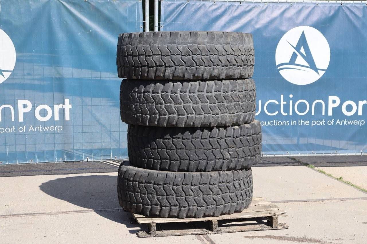 Set of tires Goodyear 395/85R20