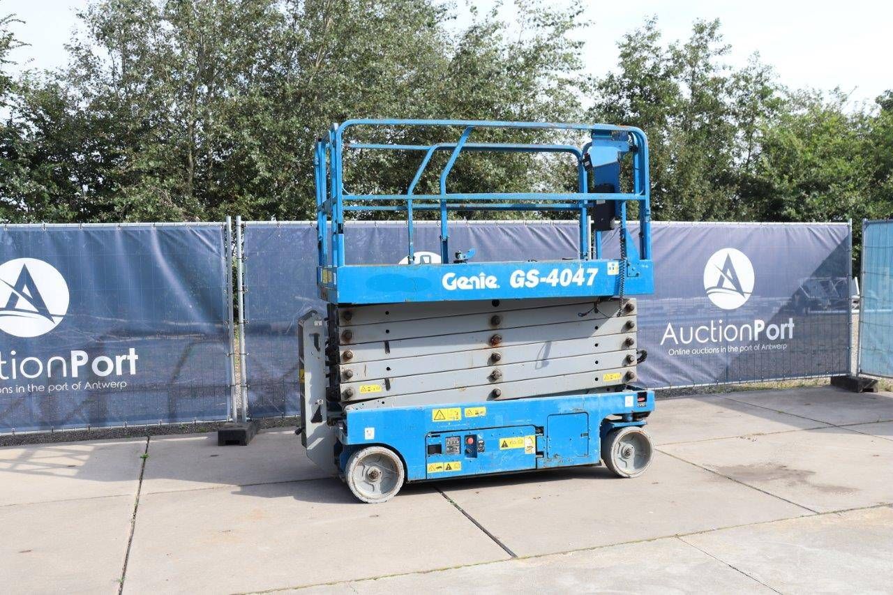Scissor lift Genie GS-4047 Electric 350kg 13.89m 2013 