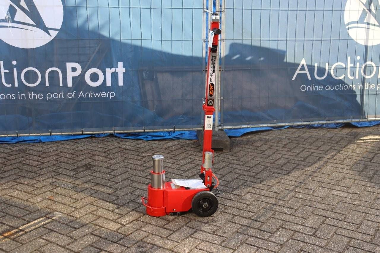 Pneumatic hydraulic jack