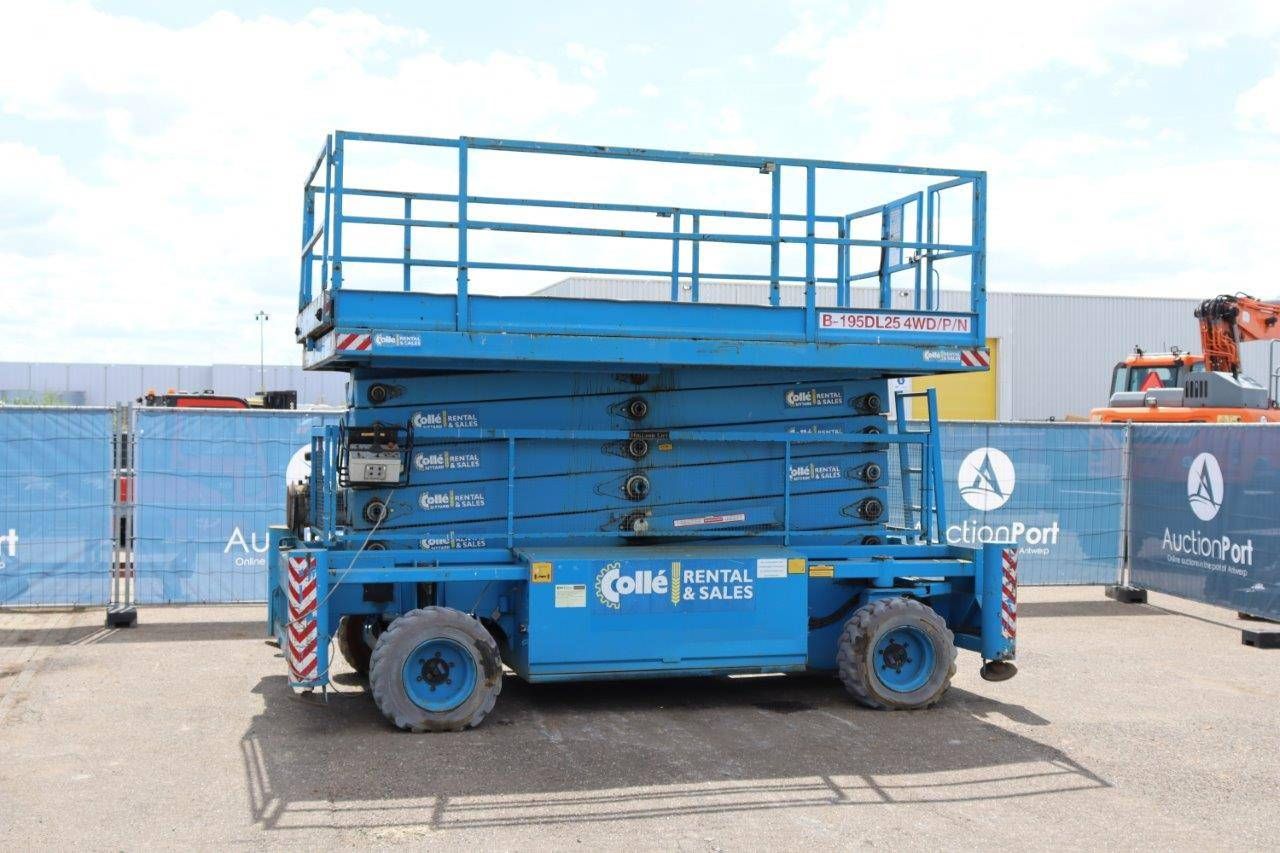 Scissor lift Holland Lift B195DL25 Diesel 500kg 21.5m 2009
