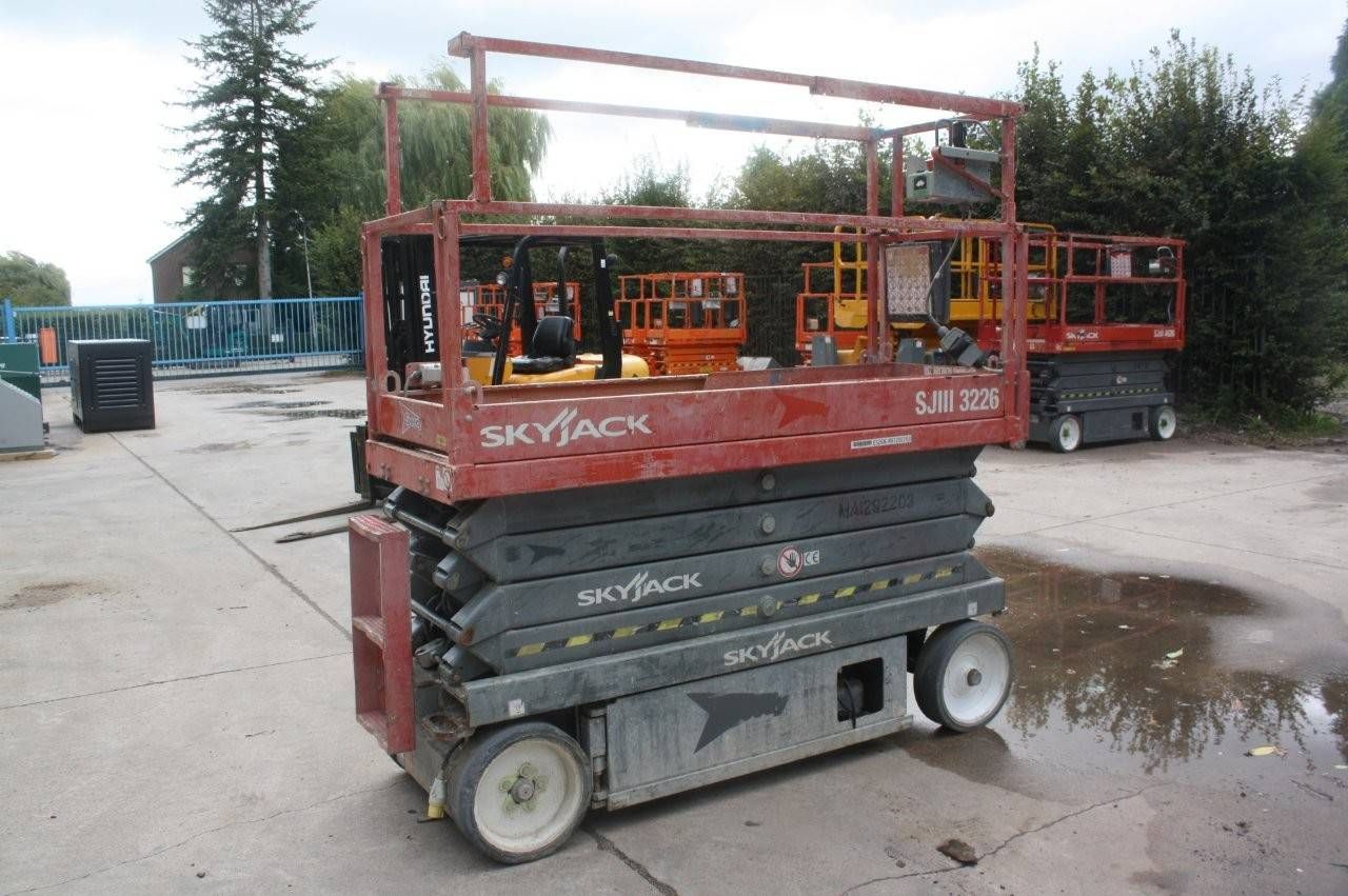 Scissor lift SkyJack SJ3226 Electric 10m 2015