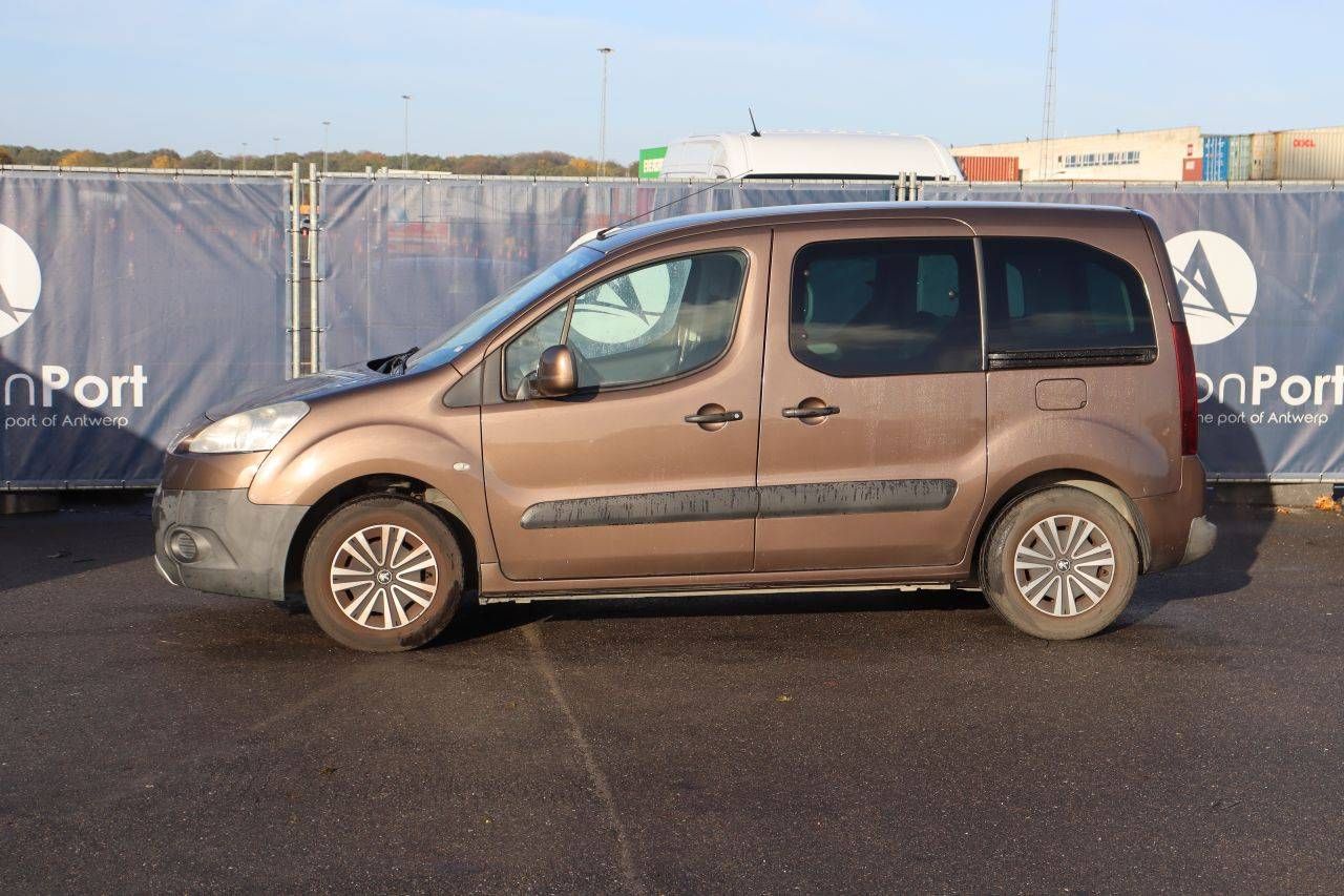Passenger car Peugeot Partner Diesel 75hp 2013 (Margin)