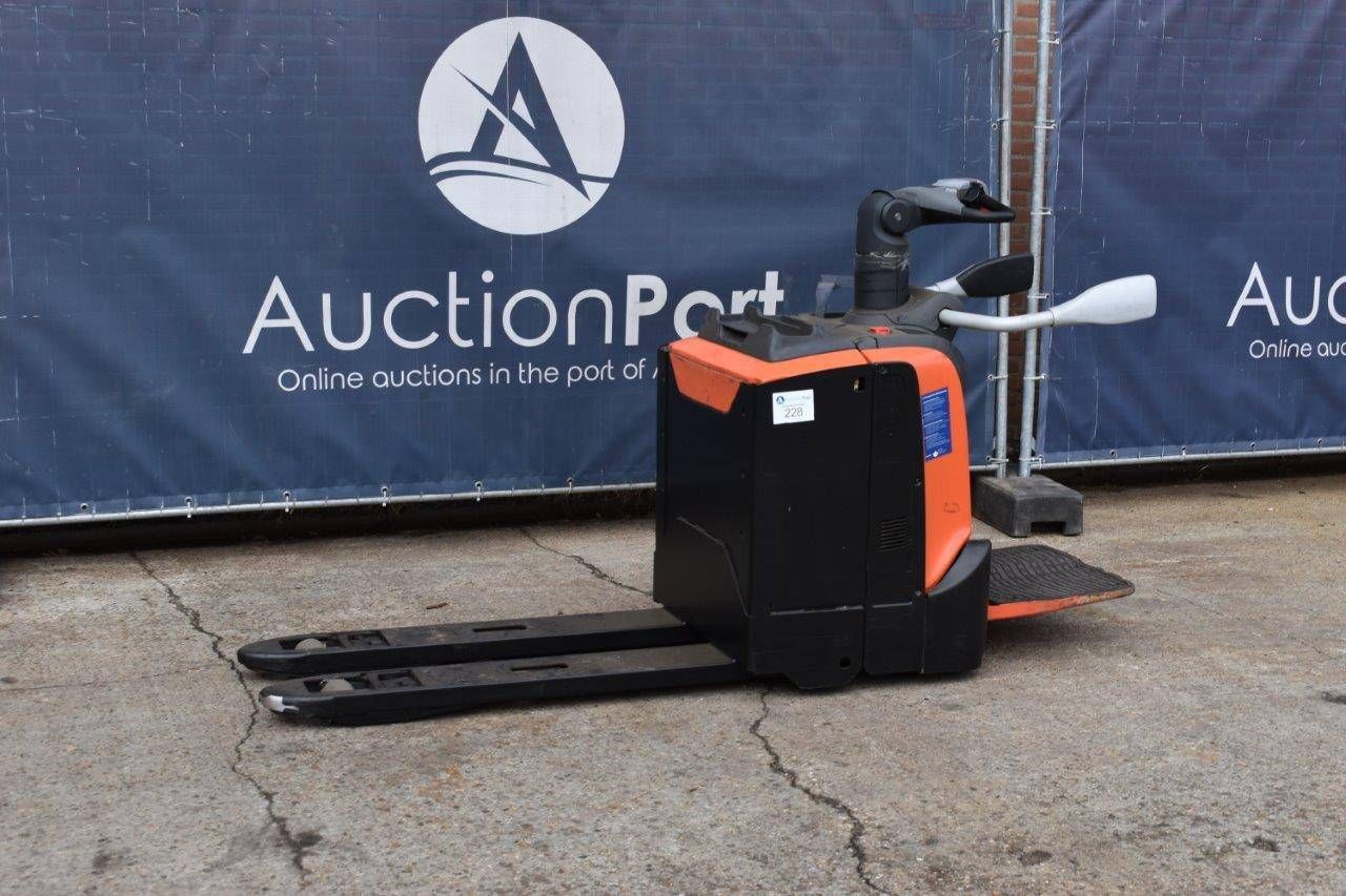 Pallet truck BT LPE200 Electric 2000kg