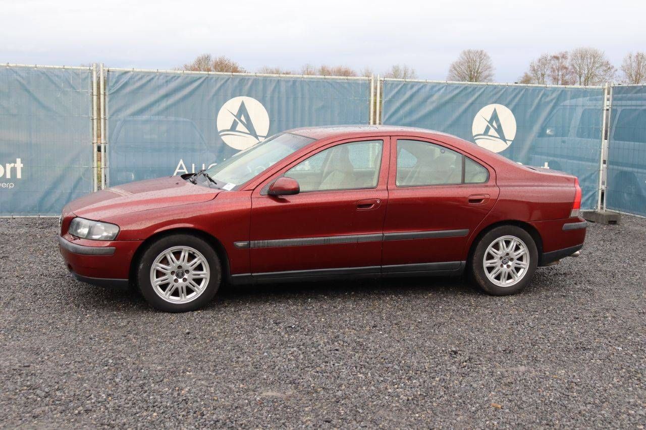 Passenger car Volvo S60 LPG + Petrol 2001 (Margin)