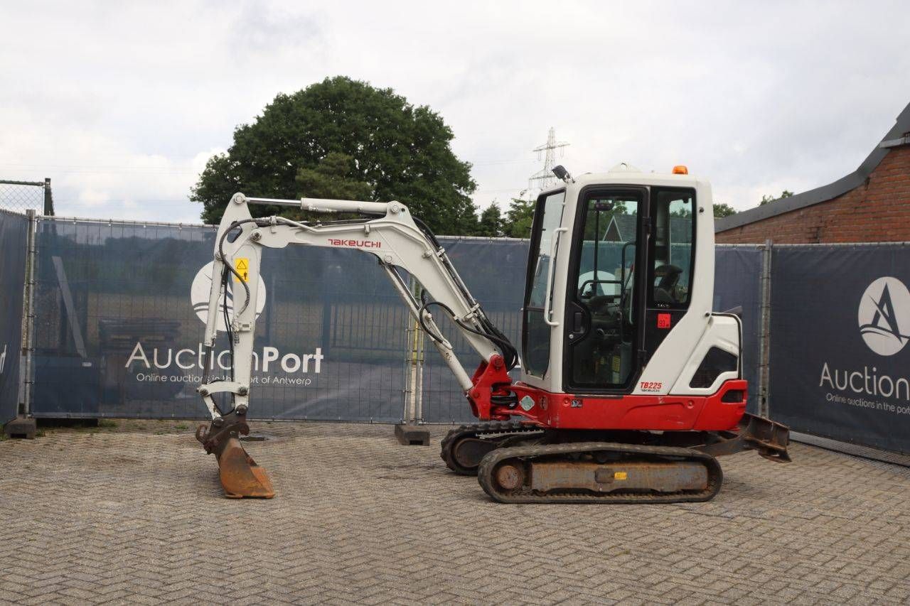Mini excavator Takeuchi TB225 Diesel 16.5kW 2018