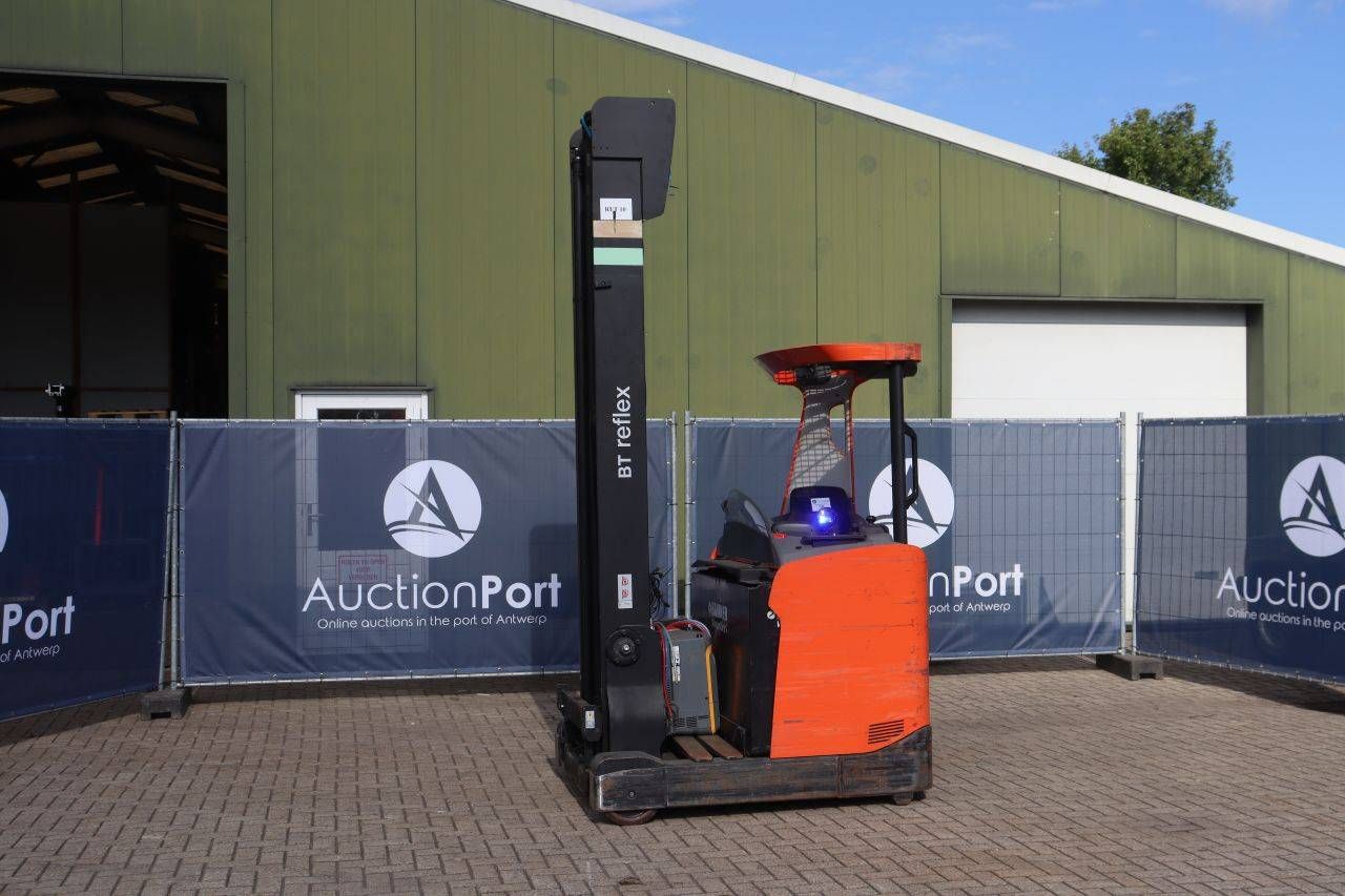 Carrello elevatore retrattile elettrico Toyota RRE140H da 1400 kg, anno 2017
