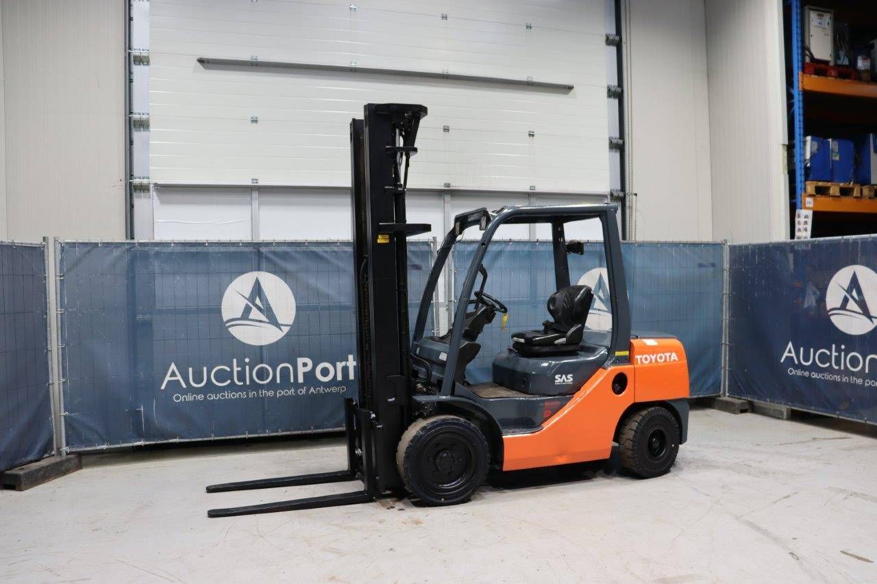 Forklift Toyota 02-8FDF30 Diesel 3000kg 5.5m 2011