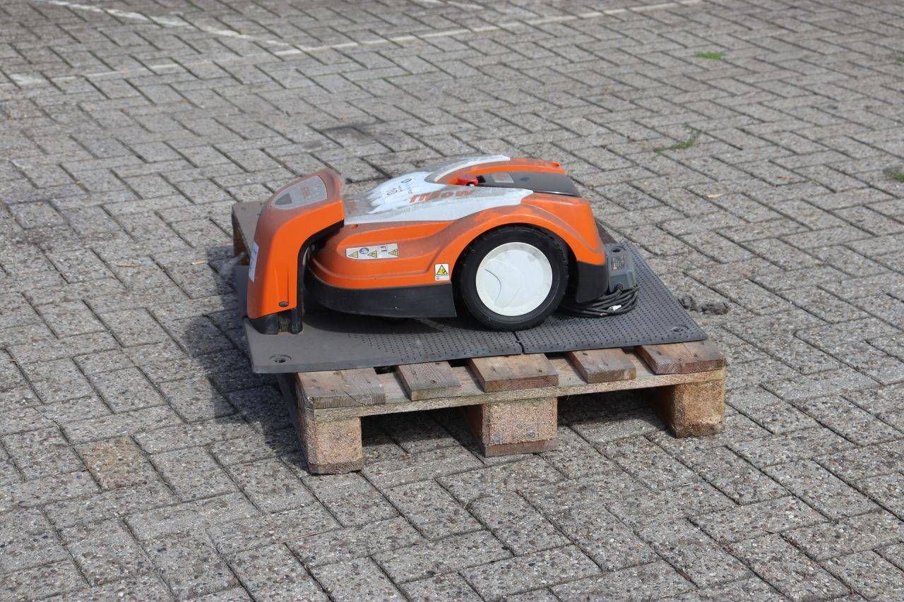 Stihl iMow RMI 422 Electric Robotic Mower 27V 2019