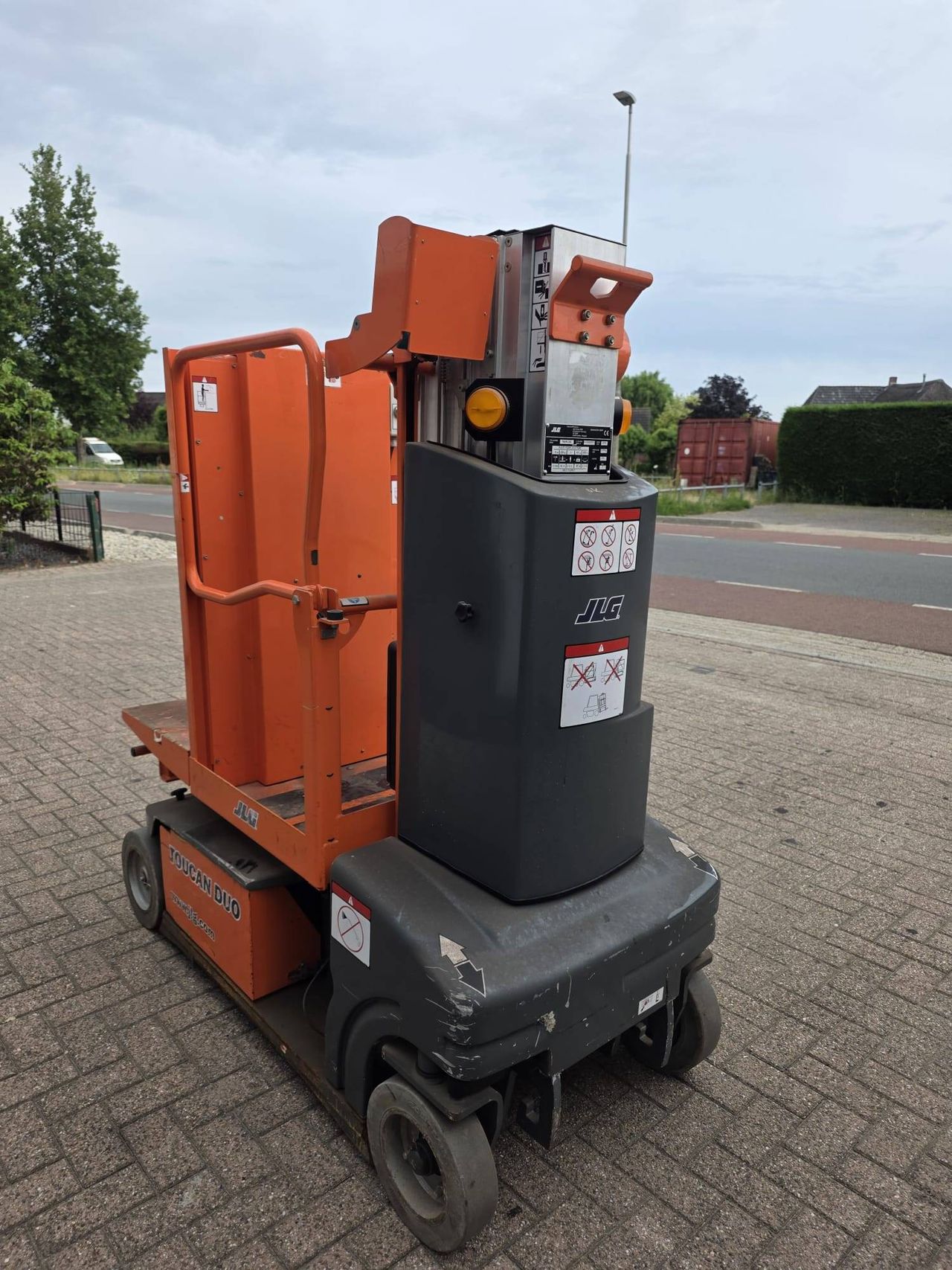 JLG Toucan Duo Electric Mast Lift 2016
