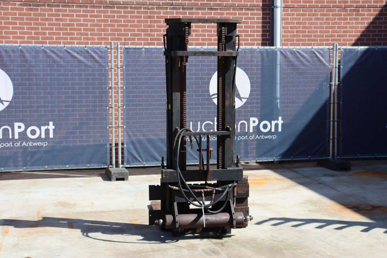 Yale lifting mast