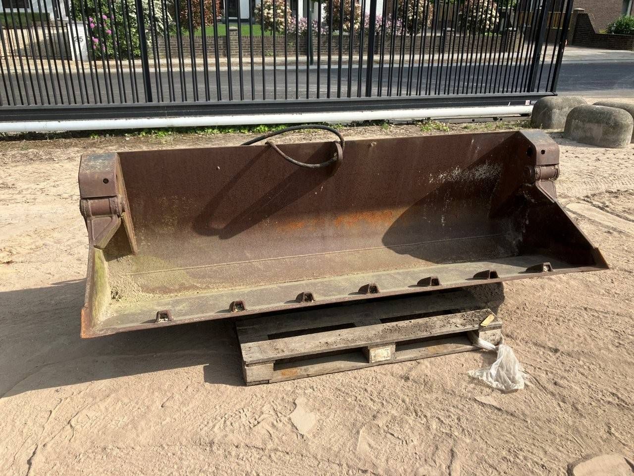 Manitou bucket 230cm 