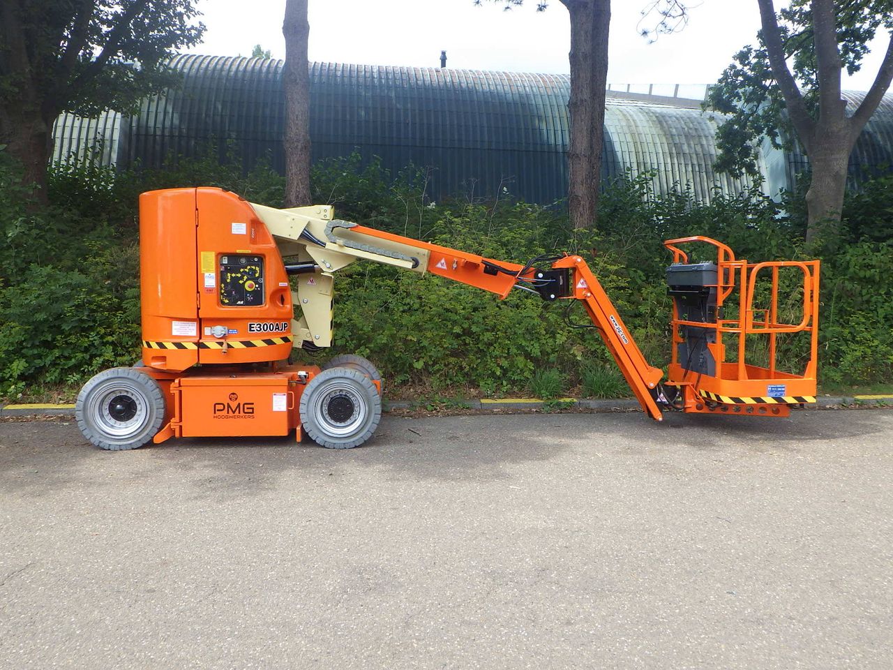 JLG E300AJP Electric Articulating Boom Lift 11.19m 2011 