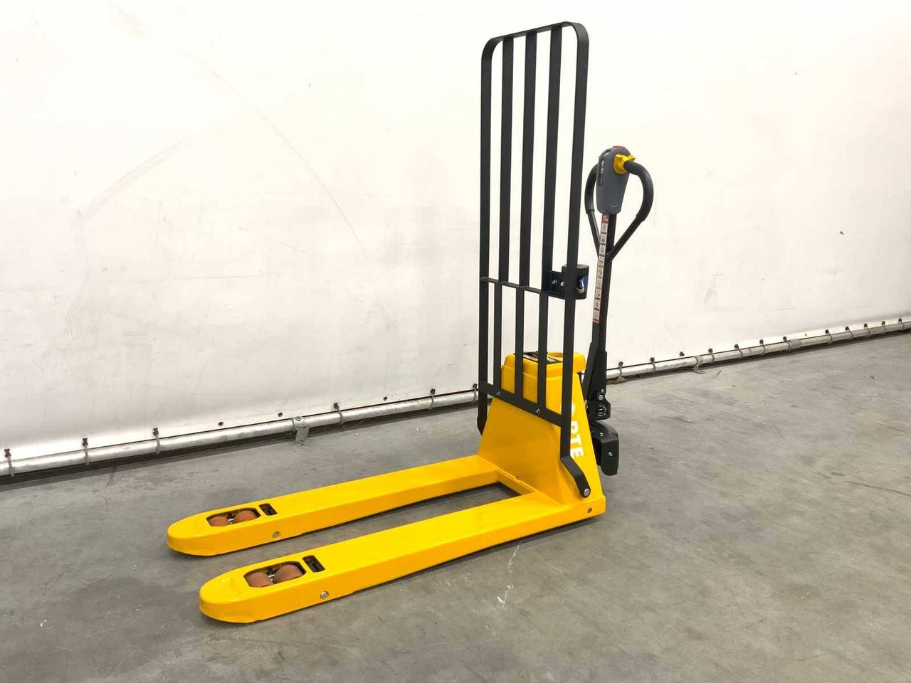 Pallet truck RTE Electric 2000kg