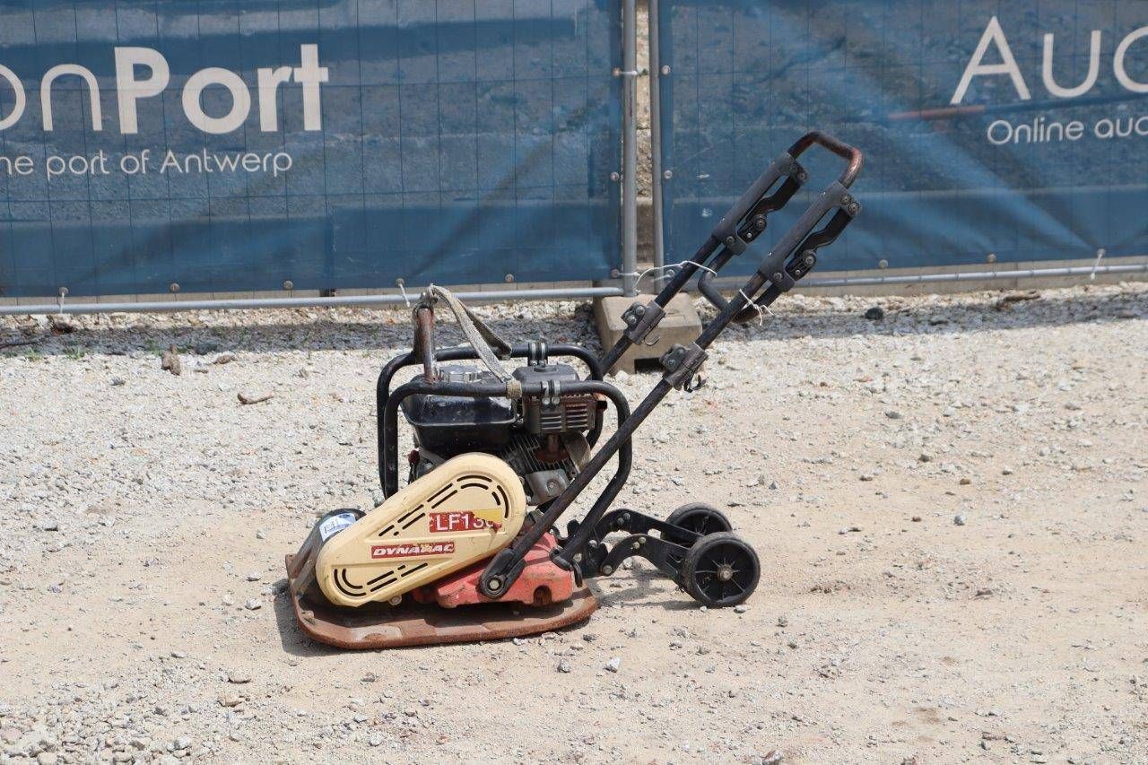 Vibratory plate Dynapac LF130 Petrol