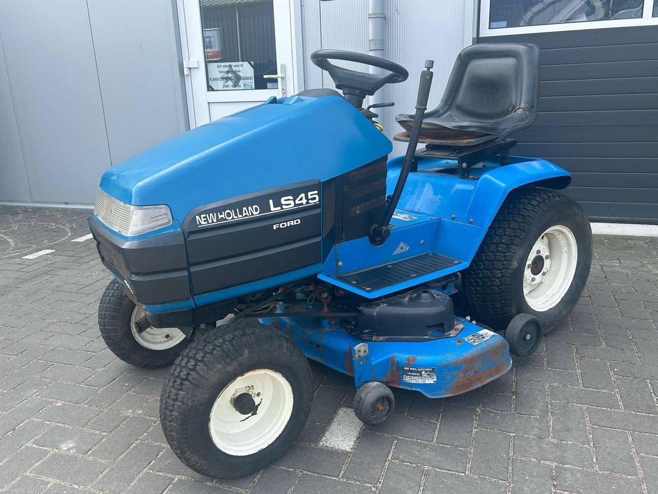 Minitractor New Holland LS45 Hydro Benzine met Maaidek 