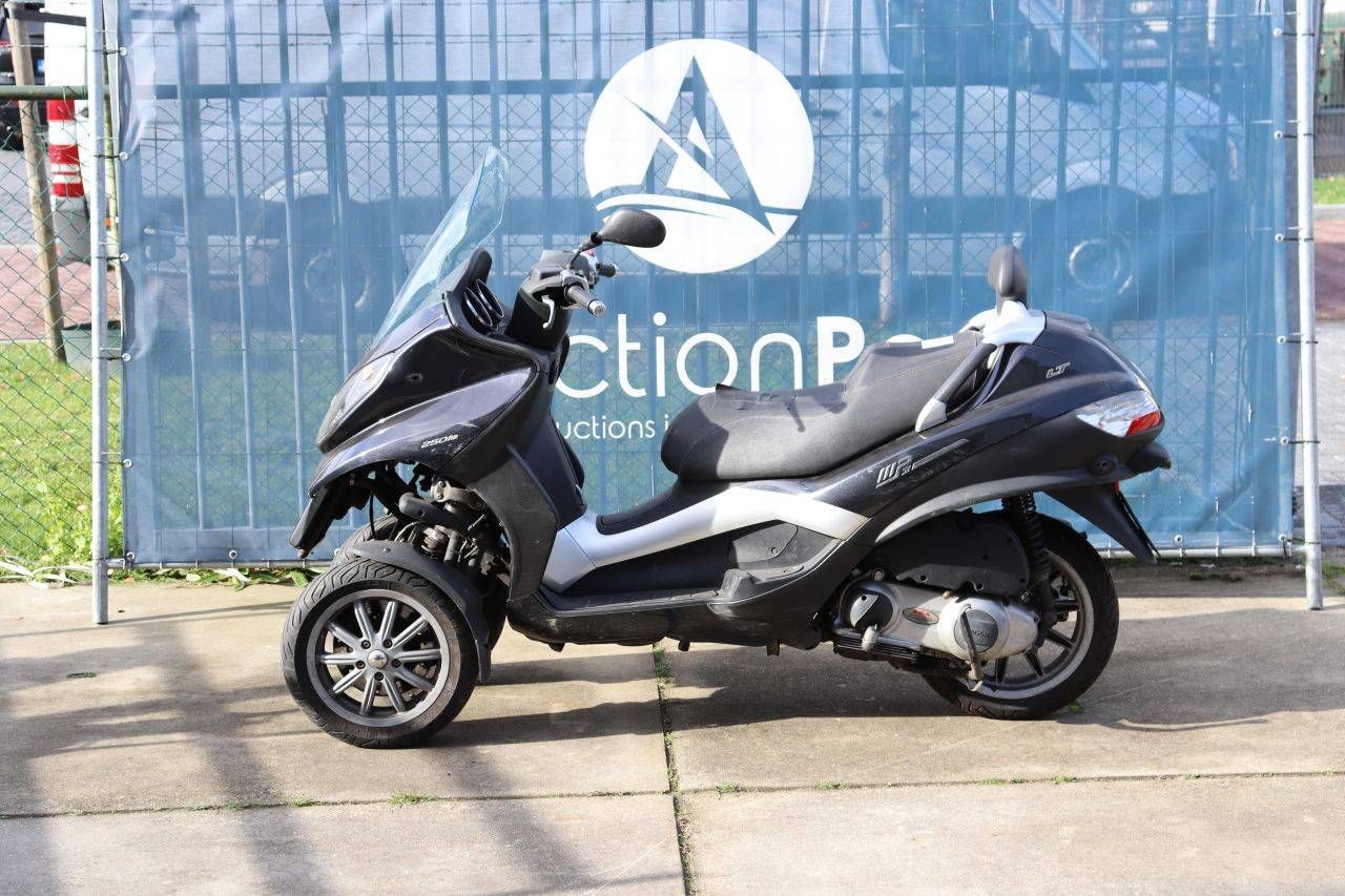 Scooter Piaggio MP3 250ie LT Gasolina 22,5 CV