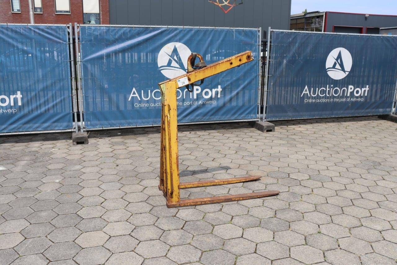 Pallet hook