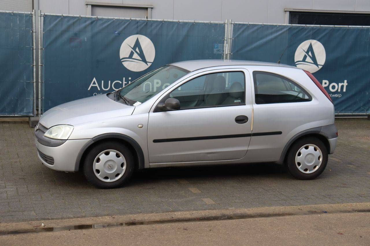 Passenger car Opel Corsa 1.2 16V Petrol 55kW 2000 (Margin)
