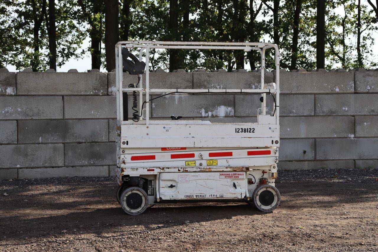 Piattaforma elevatrice a forbice JLG 1930ES elettrica, portata 230 kg, altezza di sollevamento 7,7 m, anno 2015.